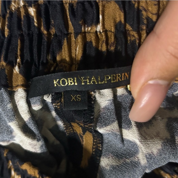 KOBI HALPERIN Women’s Aria Side-Stripe Animal-Print Cropped Pants - Picture 13 of 14